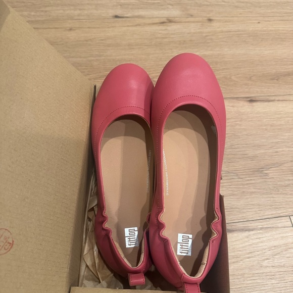 Clarks Pink Slip-On Flats - Picture 3 of 3